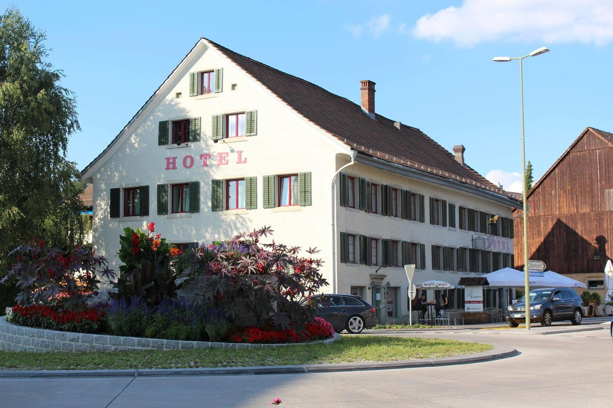 Gasthof Loewen Bassersdorf ภายนอก รูปภาพ